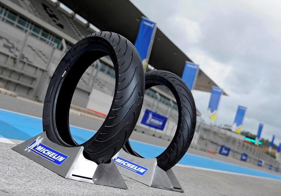 Michelin_Pilot_Street_2